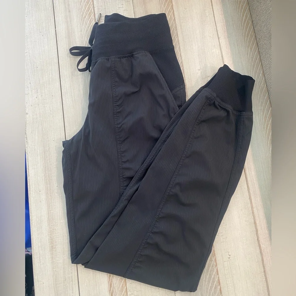 Lululemon Dance Studio Joggers size 4 - Picture 1 of 10